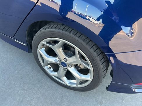 Used 2016 Ford Focus ST w/ Equipment Group 401A image 4