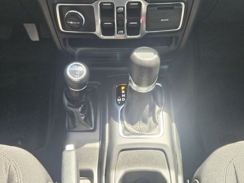 Used 2023 Jeep Gladiator Sport AWD/4WD image 13
