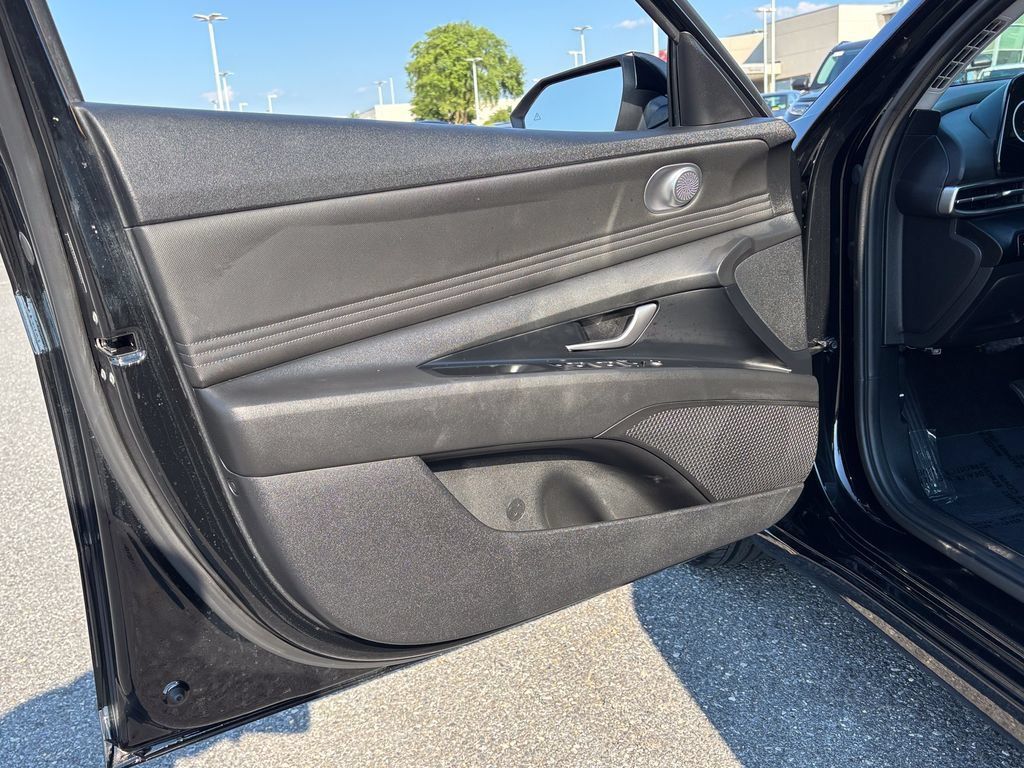 Used 2023 Hyundai Elantra SEL w/ Convenience Package FWD image 14
