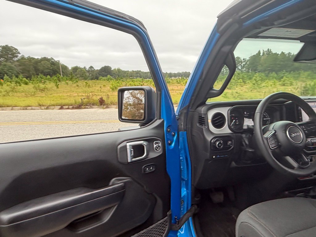 Used 2024 Jeep Wrangler Unlimited AWD/4WD image 36