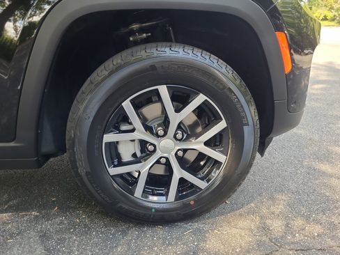 New 2025 Jeep Grand Cherokee Limited w/ Luxury Tech Group II image 25