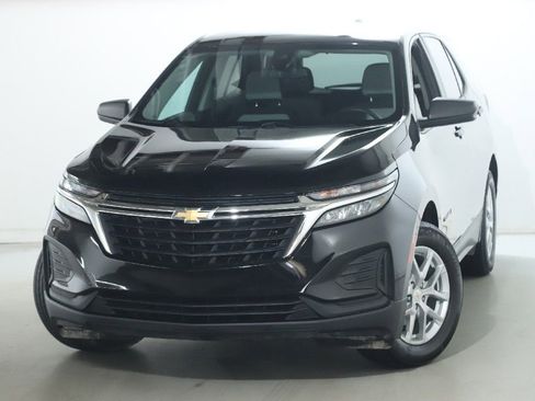 Used 2024 Chevrolet Equinox LS w/ LS Convenience Package image 3