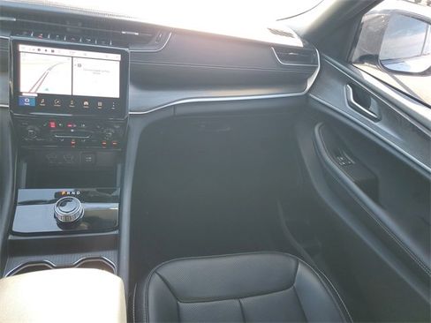 Used 2024 Jeep Grand Cherokee L Limited w/ Luxury Tech Group II image 28