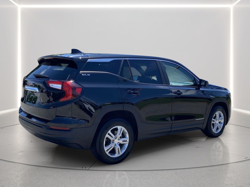 Used 2024 GMC Terrain SLE FWD image 5