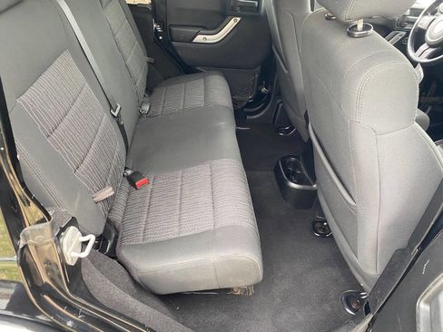 Used 2011 Jeep Wrangler Unlimited Sahara image 12