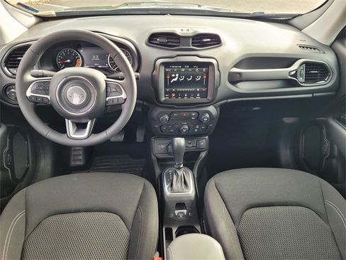 Used 2023 Jeep Renegade Altitude image 9