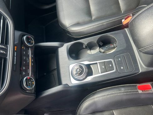 Used 2022 Ford Escape SEL w/ Technology Package FWD image 16