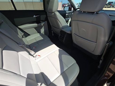 Used 2023 Cadillac XT4 Premium Luxury w/ Technology Package FWD image 13