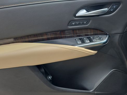 Used 2025 Cadillac XT4 Premium Luxury FWD image 21