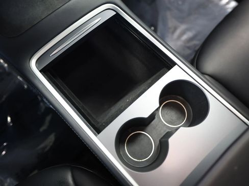 Used 2022 Tesla Model Y Long Range image 28