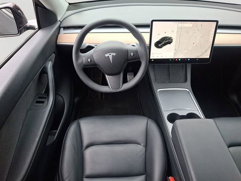 Used 2021 Tesla Model Y Long Range image 11