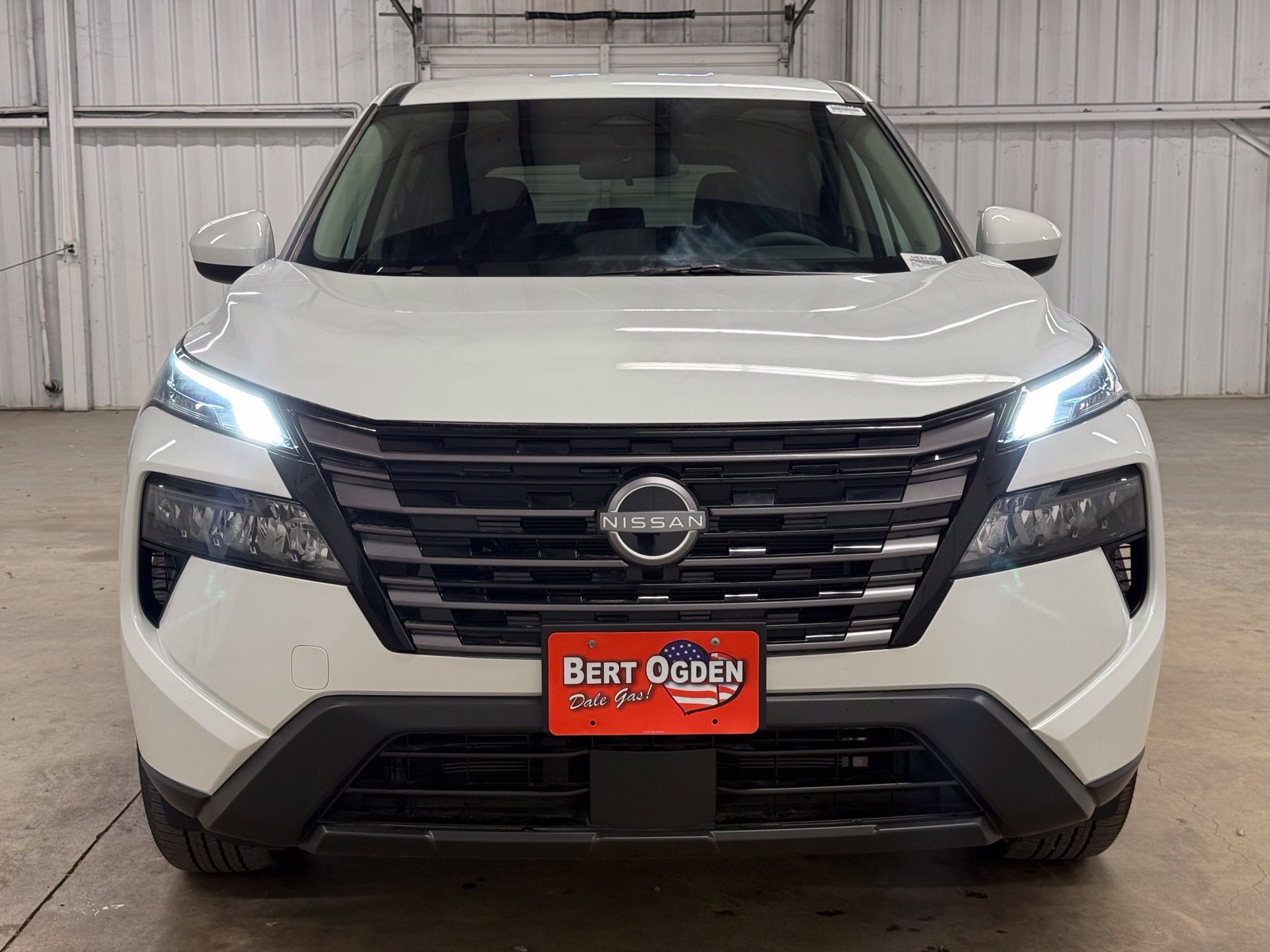 Used 2026 Nissan Rogue SV FWD image 2