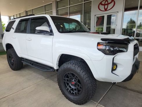 Used 2023 Toyota 4Runner TRD Off-Road Premium w/ Moonroof Package AWD/4WD image 4