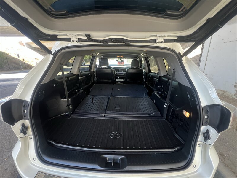 Used 2014 Toyota Highlander Plus FWD image 7