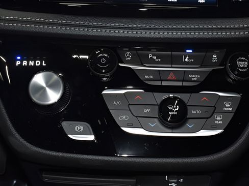New 2026 Chrysler Pacifica Select AWD/4WD image 17