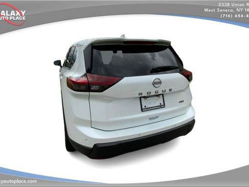 Used 2025 Nissan Rogue SV AWD/4WD image 7