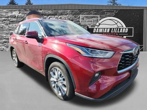 Used 2022 Toyota Highlander Limited image 1