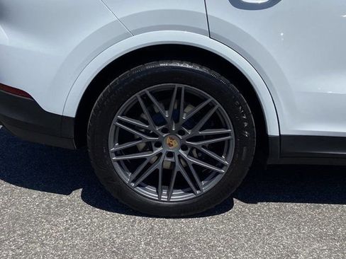 Used 2024 Porsche Cayenne AWD/4WD image 10