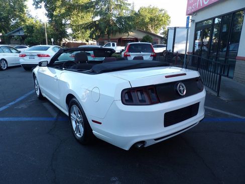 Used 2013 Ford Mustang Convertible RWD image 4