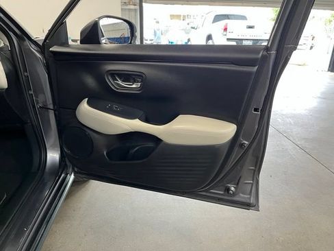 Used 2023 Honda HR-V LX image 12