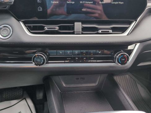 Used 2026 Chevrolet Equinox LT w/ Safety and Technology Package FWD image 18