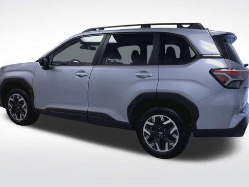 Used 2025 Subaru Forester Premium AWD/4WD image 6