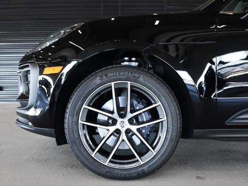 Used 2025 Porsche Macan image 13