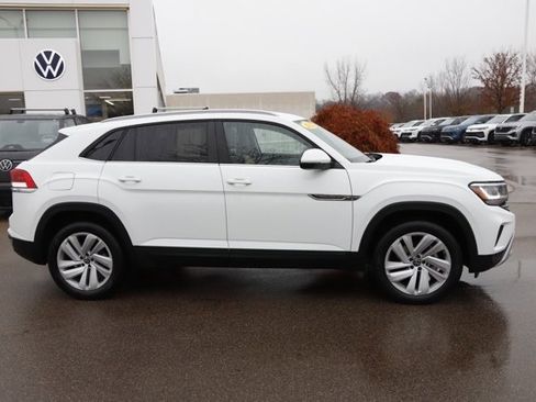 Used 2022 Volkswagen Atlas Cross Sport SE image 2