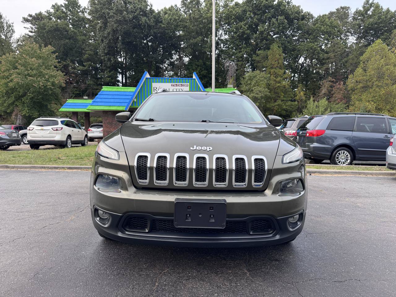 Used 2014 Jeep Cherokee Latitude w/ Comfort/Convenience Group AWD/4WD image 2