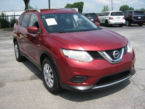Used 2016 Nissan Rogue S w/ Appearance Package FWD image 4