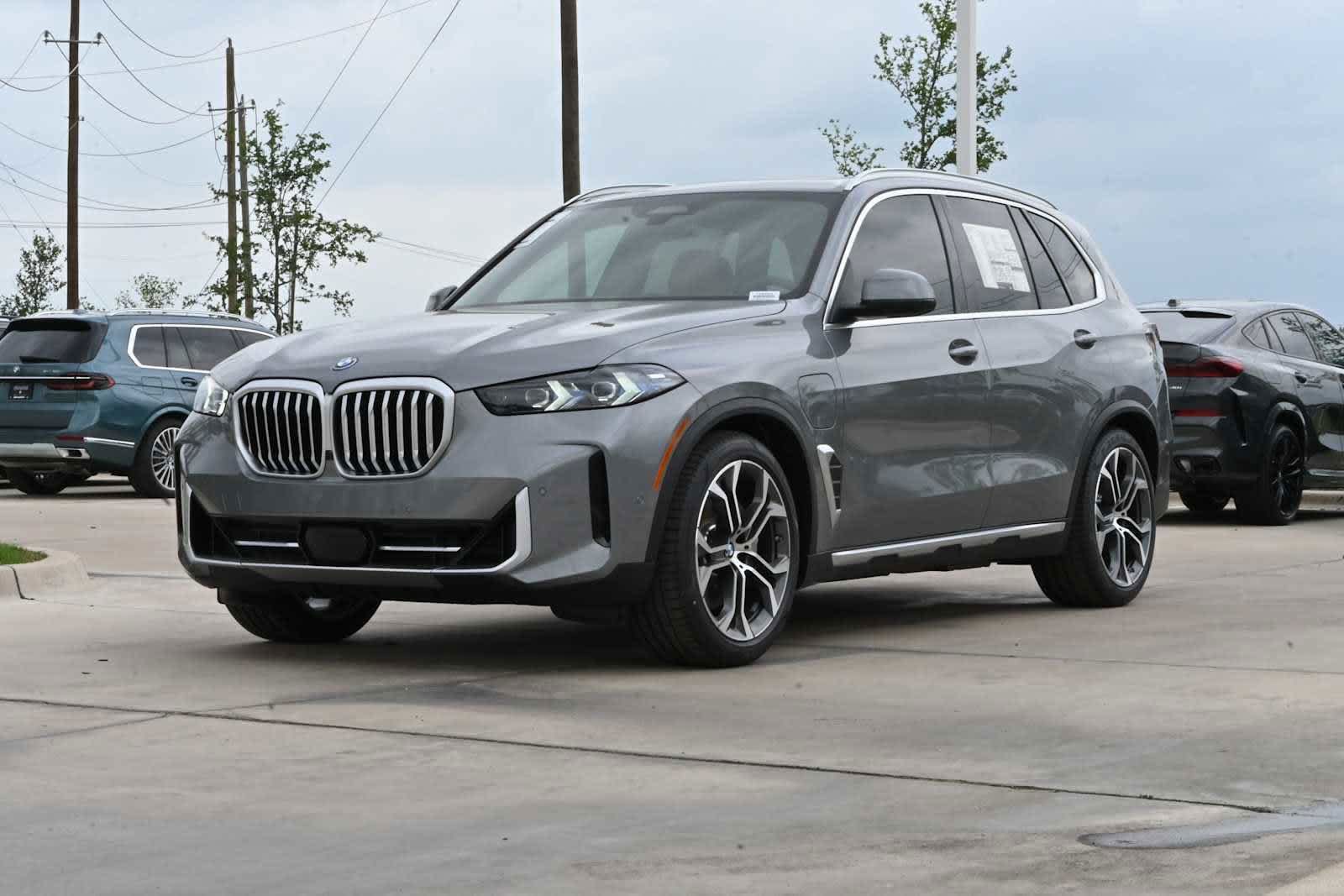 Used 2026 BMW X5 xDrive50e w/ Executive Package AWD/4WD image 3