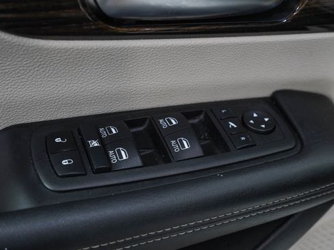Used 2023 Chrysler Pacifica Limited FWD image 22
