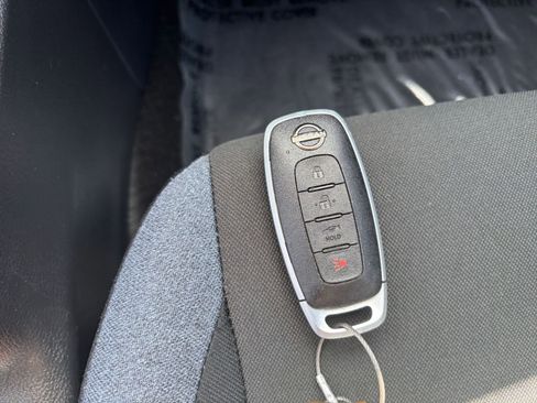 Used 2025 Nissan Versa SV FWD image 21