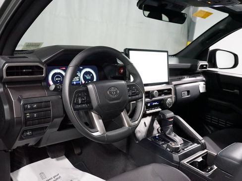 Certified 2025 Toyota Tacoma TRD Off-Road AWD/4WD image 12