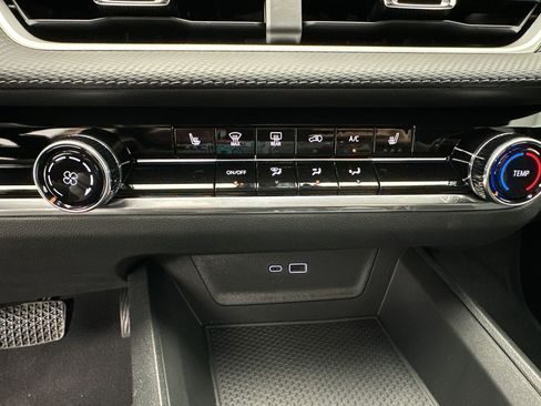 New 2026 Chevrolet Equinox LT AWD/4WD image 17