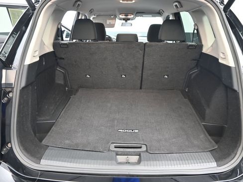 Used 2025 Nissan Rogue SV image 11