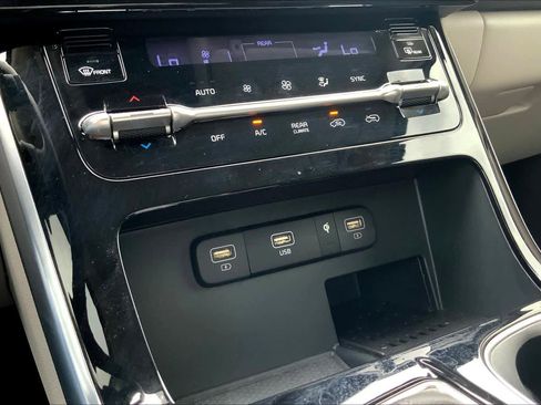 Certified 2024 Kia Carnival EX image 26