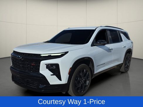 Used 2026 Chevrolet Traverse RS w/ LPO, Floor Liner Package FWD image 4