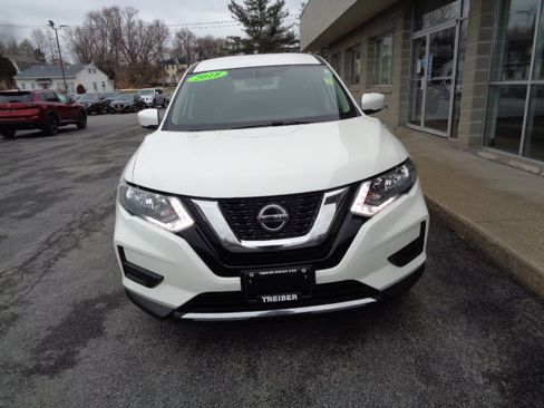 Used 2018 Nissan Rogue S image 2