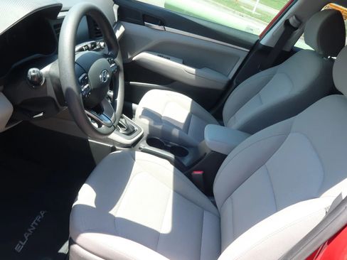 Used 2019 Hyundai Elantra SEL image 17