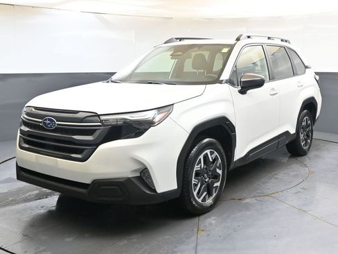 Certified 2025 Subaru Forester Premium AWD/4WD image 1