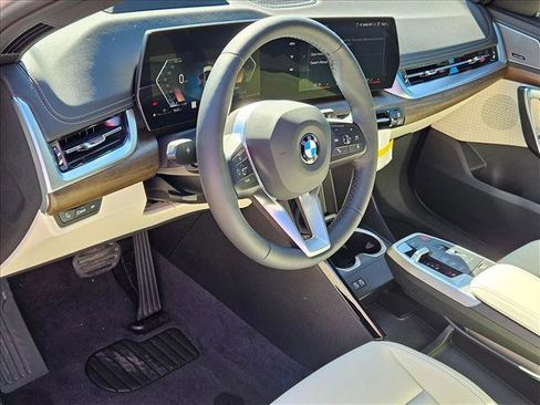 Used 2026 BMW X1 xDrive28i w/ Technology Package AWD/4WD image 3