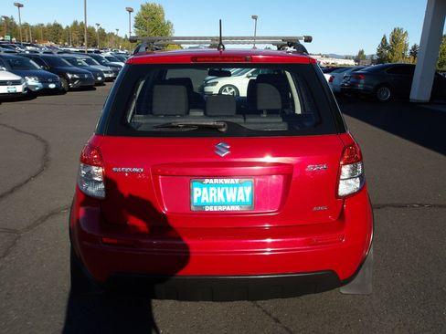 Used 2013 Suzuki SX4 AWD Hatchback image 4