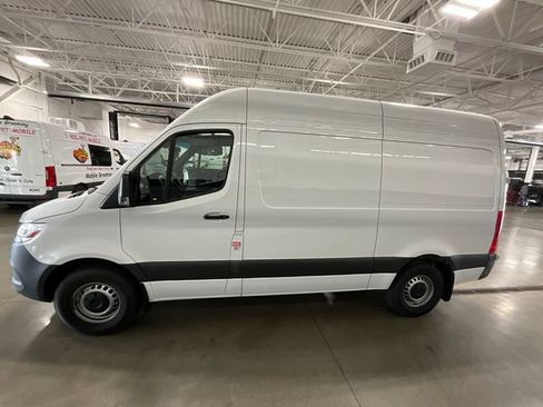 Used 2025 Mercedes-Benz Sprinter 2500 image 2