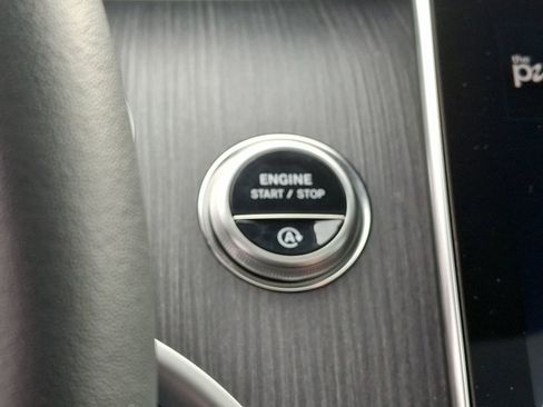 Certified 2025 Mercedes-Benz GLC 300 4MATIC image 23