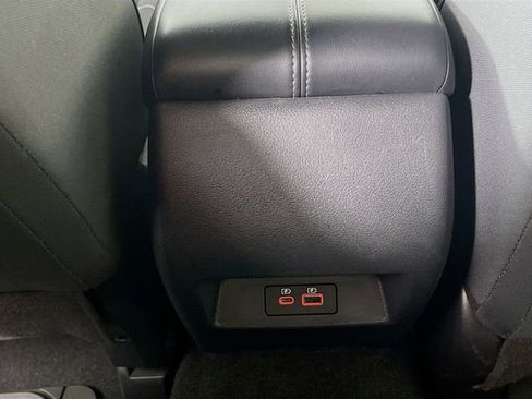 Used 2025 Nissan Altima 2.5 SV FWD image 24