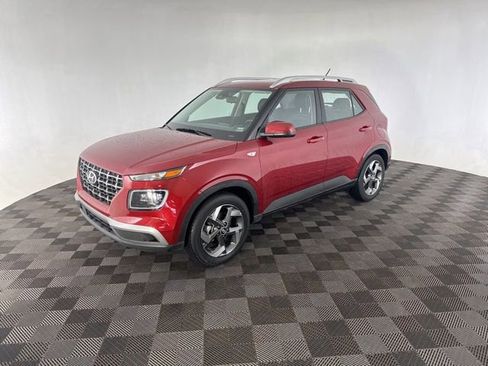 Used 2025 Hyundai Venue Limited FWD image 4