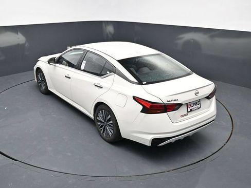 Used 2025 Nissan Altima 2.5 SV FWD image 47