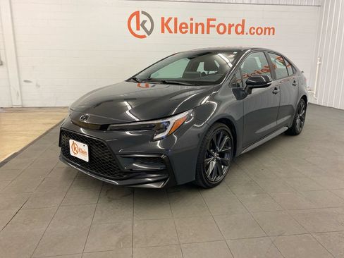Used 2025 Toyota Corolla SE w/ SE Premium Package FWD image 3