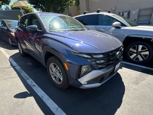 Used 2025 Hyundai Tucson SE AWD/4WD image 3